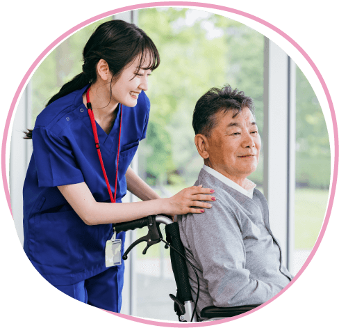利用者と会話するスタッフ